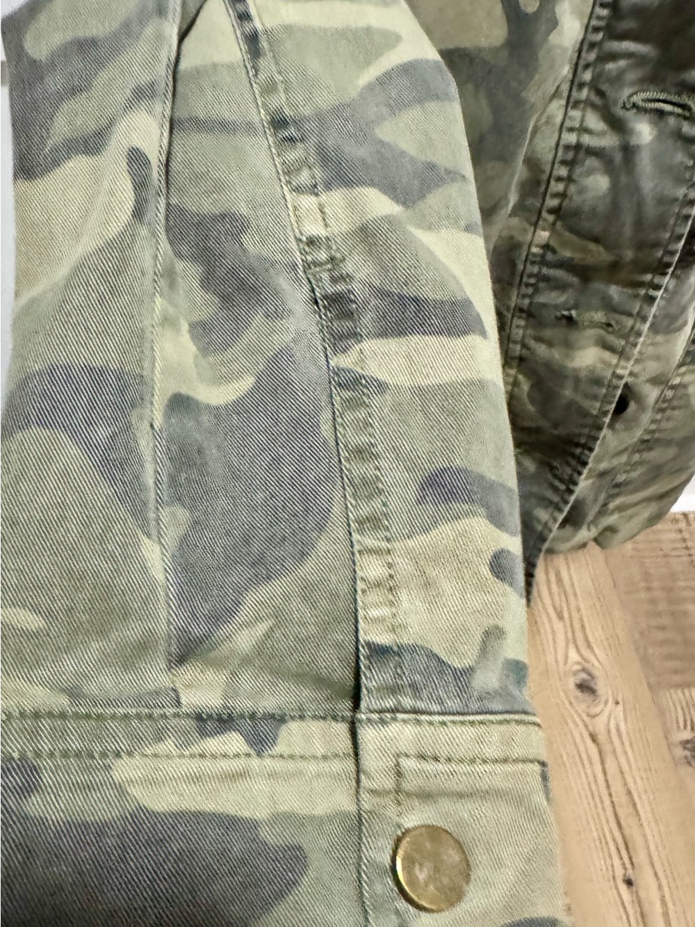 Lucky Brand Women's Camo Jacket in Olive Green & Khaki - Picture 5 of 6